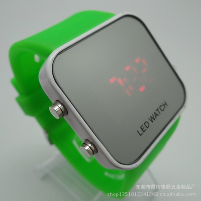 工廠直供 硅膠LED手表，學(xué)生市場(chǎng)新風(fēng)尚